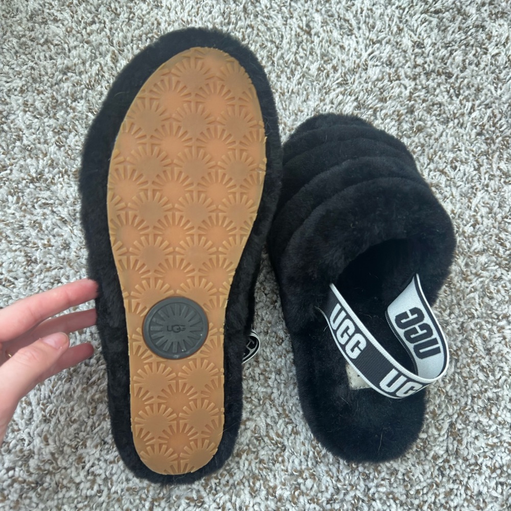 UGG Women’s Slippers Sz 8 - Picture 3 of 3